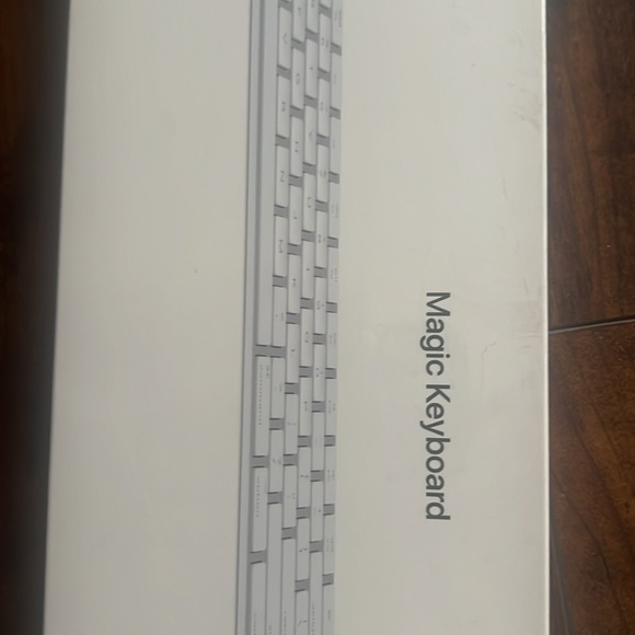 NWT Apple Magic Keyboard - Picture 3 of 4